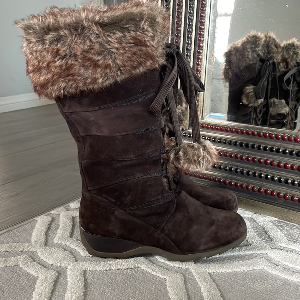 Sporto super warm and snuggly brown suede boots.